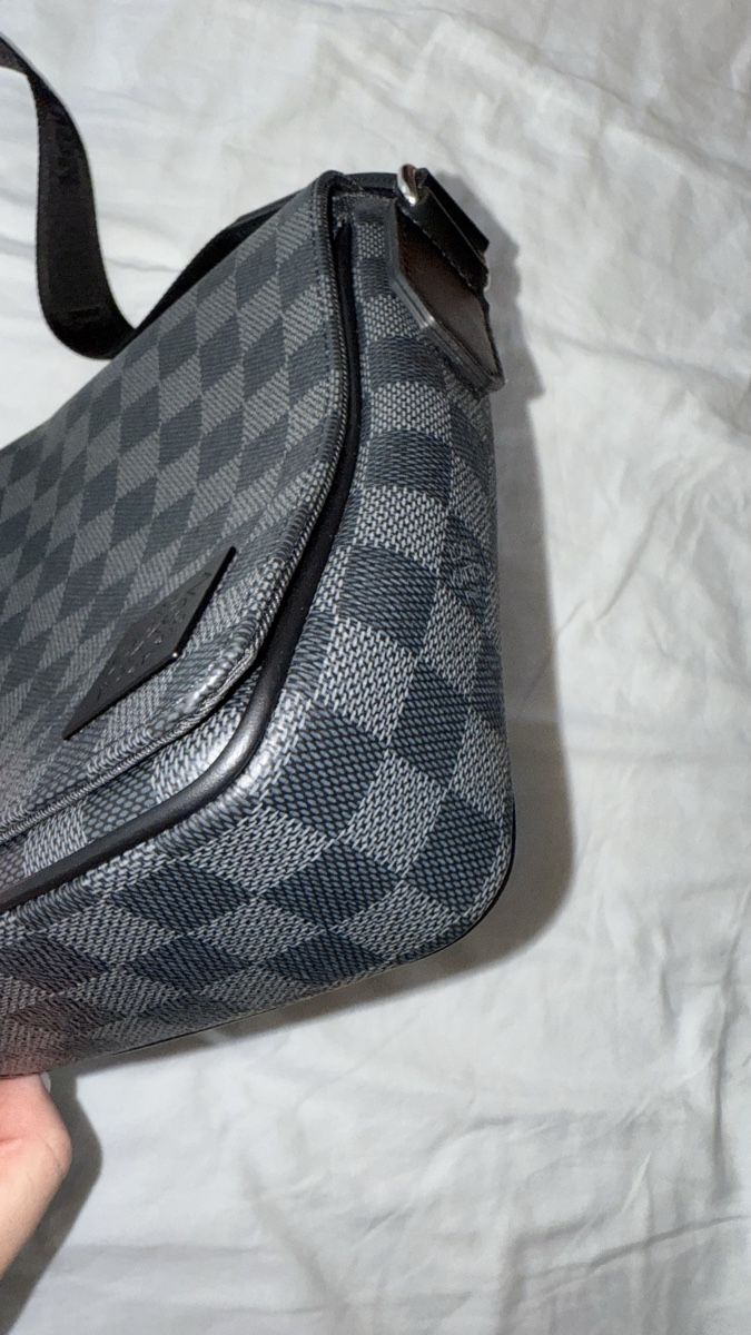 Louis Vuitton Taschen: NEU Louis Vuitton District PM Messenger Tasche – Neu (gemäss Beschreibung) aus Wollerau von nad_tkc7 6