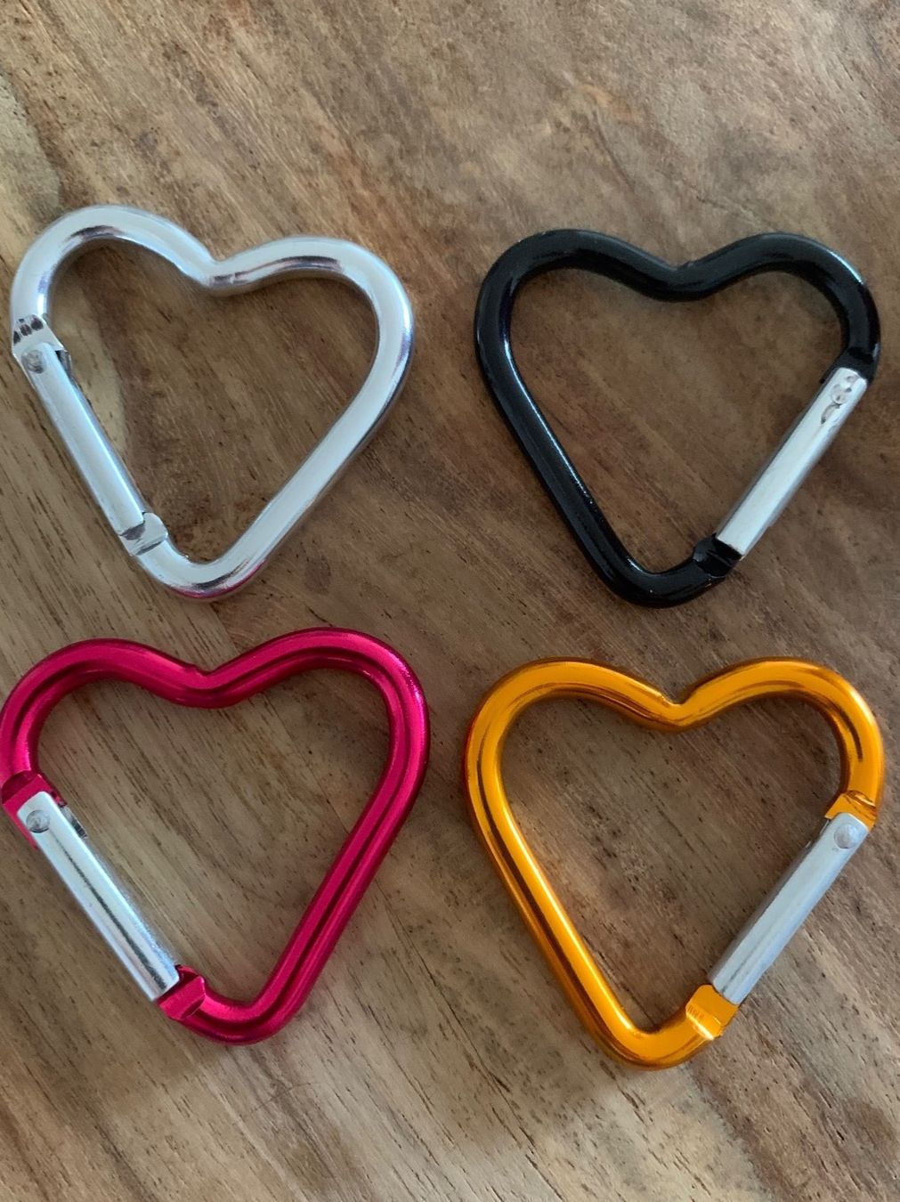 Attrezzatura da arrampicata: 4x kleine Karabiner in Herzform – Nuovo e nell'imballaggio originale da Geneve venduto da vane267