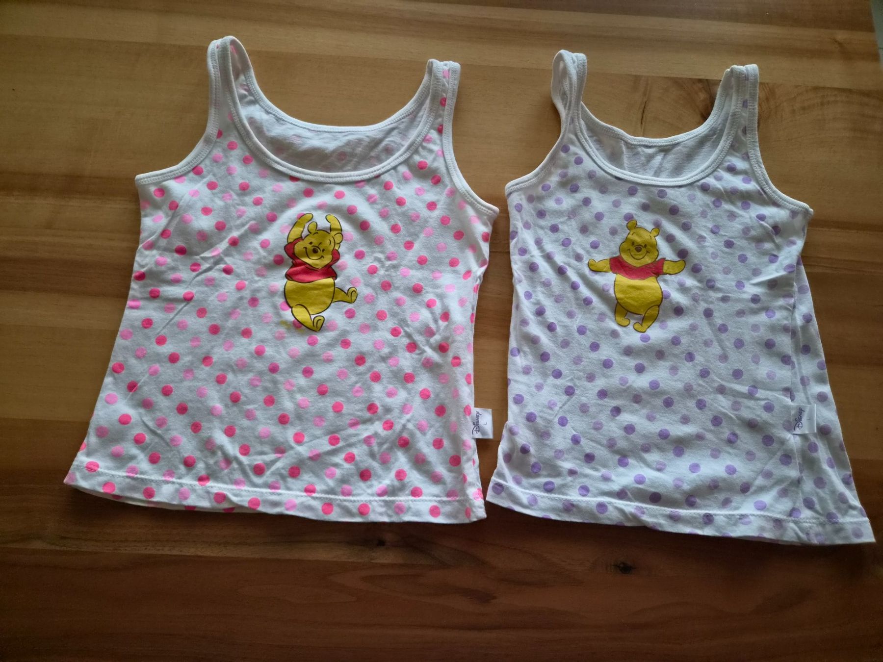 Camicette, T-shirt & Top: 2er Set Winnie Pooh Leibchen / Unterhemd Grösse 116 – Usato da Ibach venduto da urs_sl5h