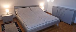 Schlafzimmer-Set: Doppelbett + 2 Nachttische + KommodeGrau