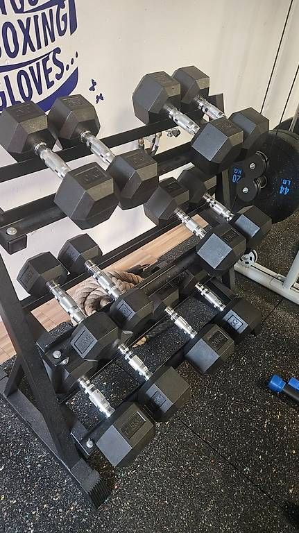 Hanteln & Gewichte: Dumbbell Set inkl. Ständer – Gebraucht aus Urdorf von Samibm