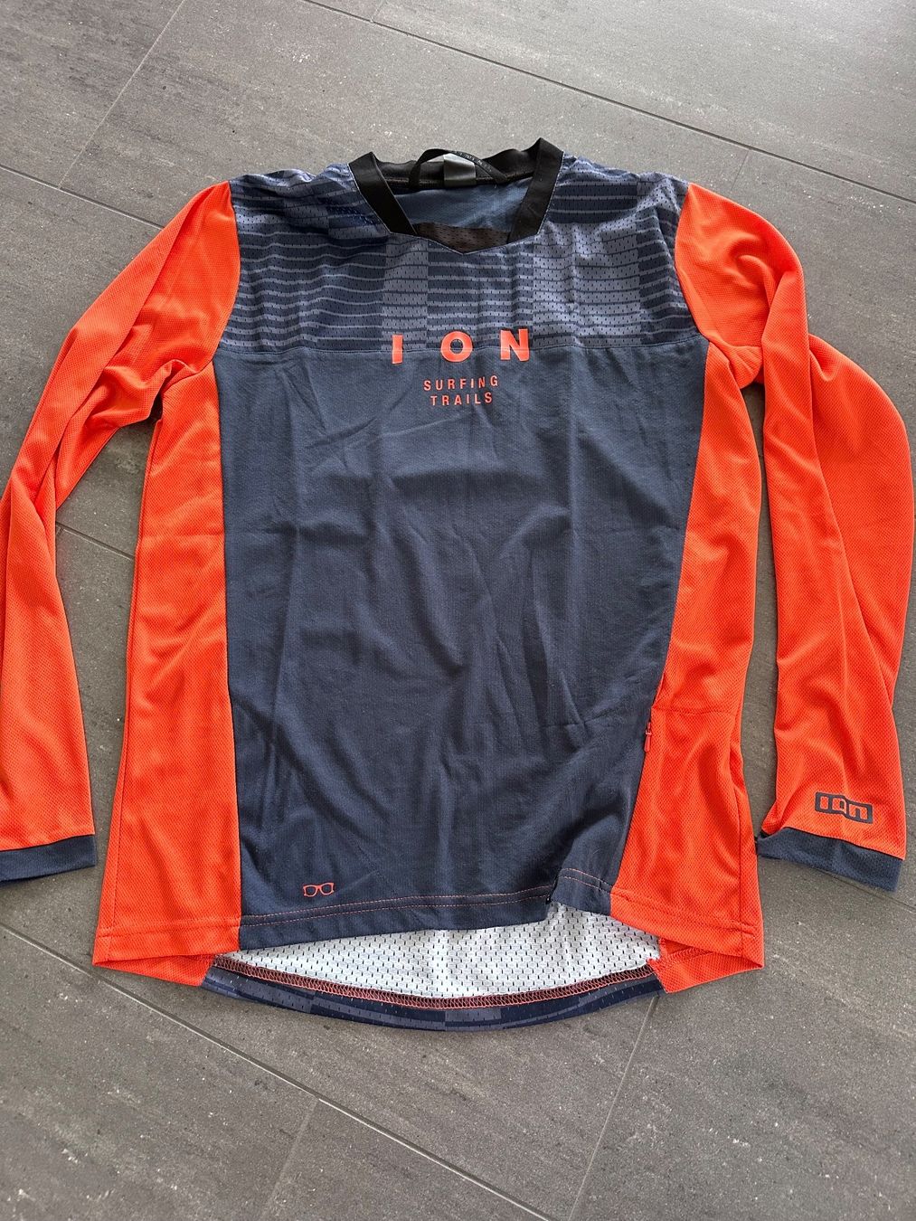 T-shirt: Bikeshirt von ION, Grösse L – Usato da Zug venduto da Surfgirl83