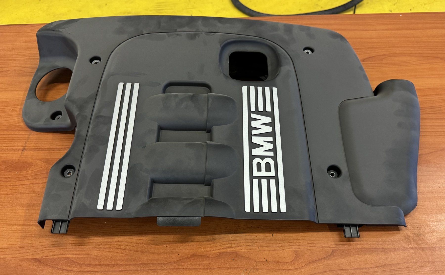 BMW Tutti pezzi di ricambio auto: BMW série 5 E60-E61 et X3 E83 cache moteur – Nuovo (secondo la descrizione) da Satigny venduto da rfo59 2