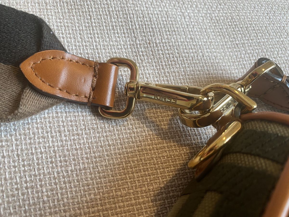 Fendi Sacs femmes: Iconic Fendi Medium Baguette bag! – D'occasion à Mies par nic_yk5d 8