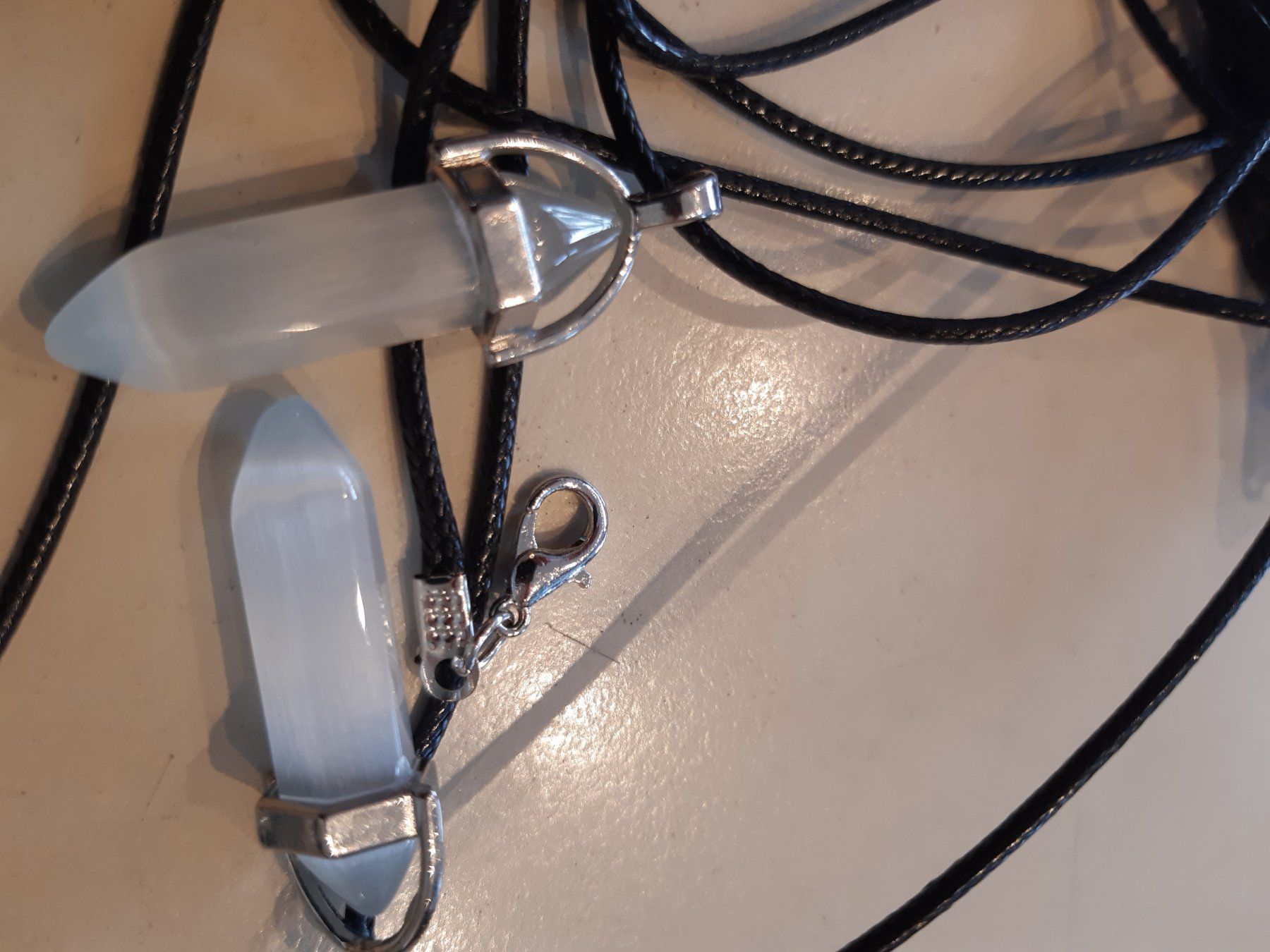 Anhänger: 1 Hexagon weisser Opal mit Band – Neu und originalverpackt aus Ibach von rom_v8h9
