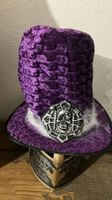 Cappello viola con medaglione teschio 💀