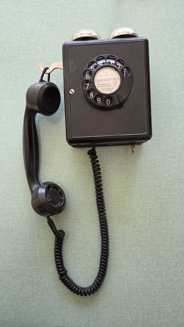 Telefoni: ancien téléphone fixe – Usato da Baar (Nendaz) venduto da CleoD