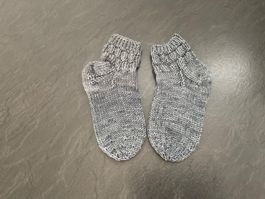 Handgestrickte Kindersocken Fusslänge 15 cm Gr. 24/25
