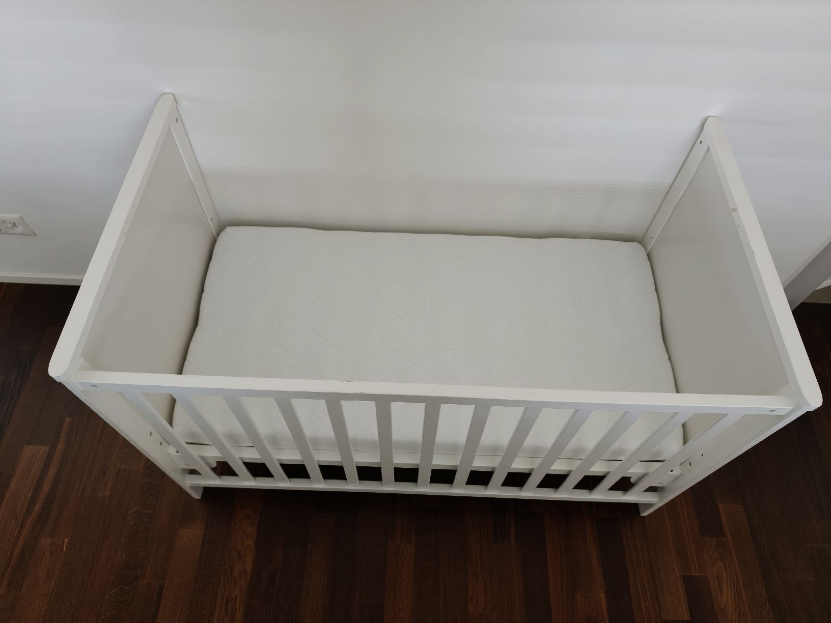Betten: Baby Cot with Mattress White Good Condition – Gebraucht aus Glattpark(Opfikon) von aiz_8pqg 5