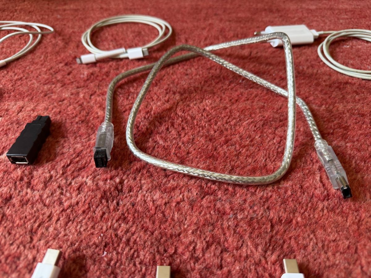 Apple Unità & Adattatore: Apple & Belkin Adapter für Mac, Fire Wire, Thunderbolt, HDMI – Usato da Biel/Bienne venduto da SirRolf 4
