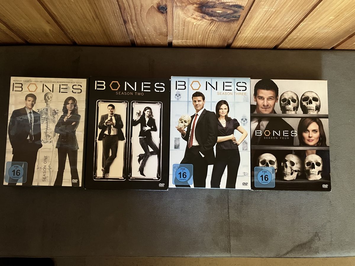 Tutti i DVDs: Bones die Knochenjägerin DVD Staffel 1-4 – Usato da Eggiwil venduto da Fanky75