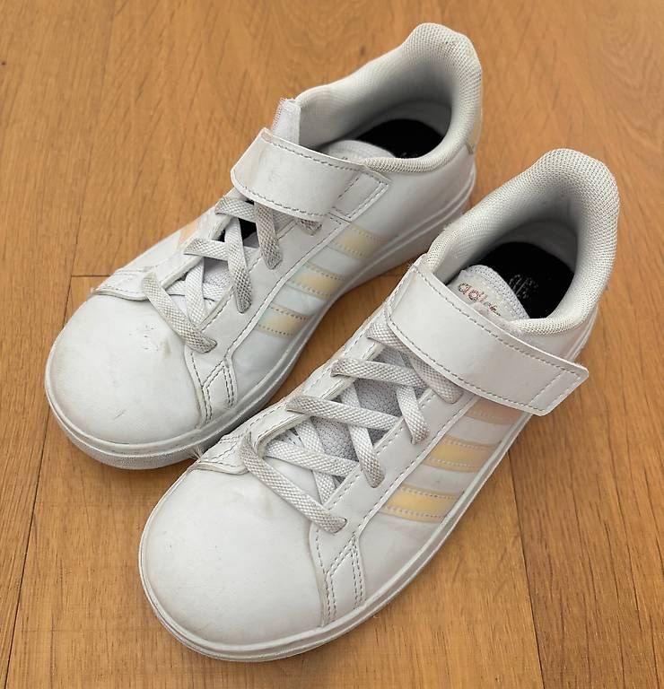 Adidas Chaussures filles: Adidas Turnschuh Gr. 33 – D'occasion à Stetten SH par Nicole_5