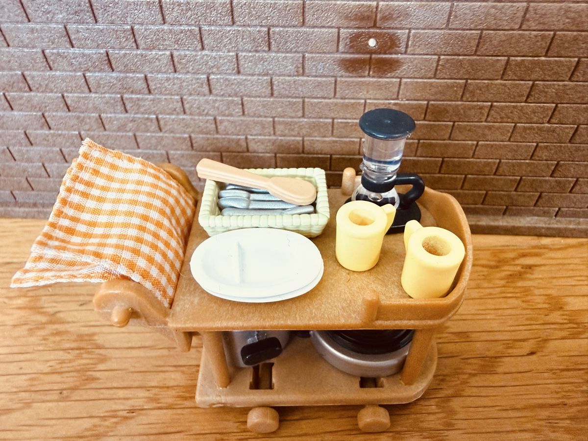 Sylvanian families Giocattoli: Ensemble chariot petit déjeuner et accessoires – Usato da Grand-Lancy venduto da Roteli76 5