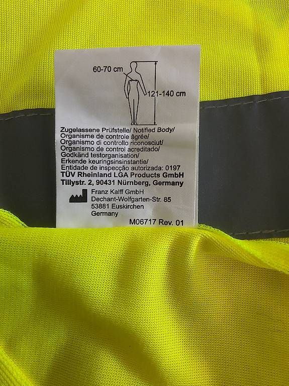 Gilet & Giacche: Leuchtweste – Usato da Grafenried venduto da Gisela70 1