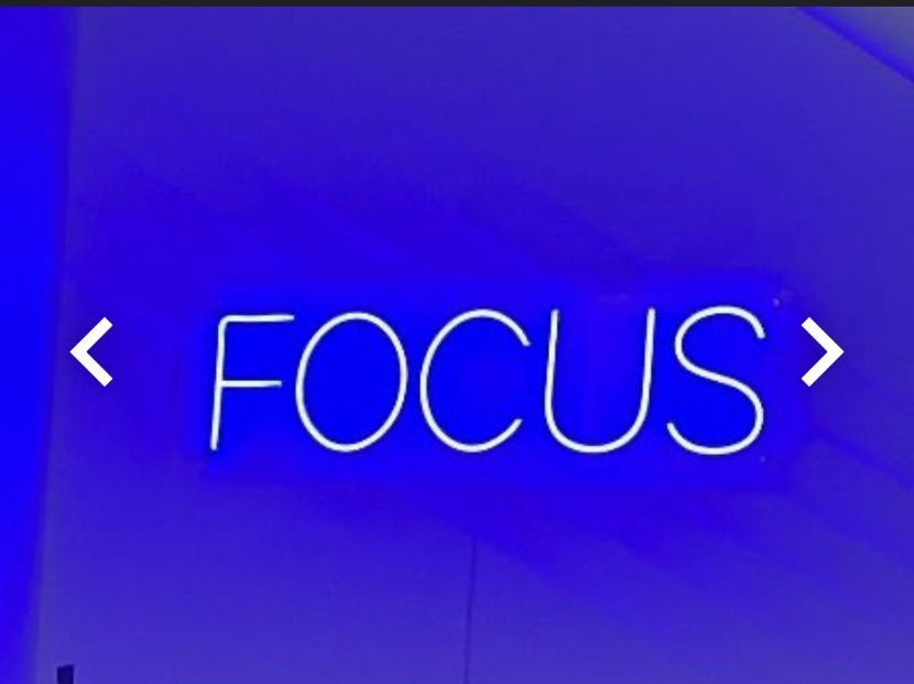 Lampade: Blaues Neon Leuchtschild “FOCUS" – Usato da Zürich venduto da cfh_cg22
