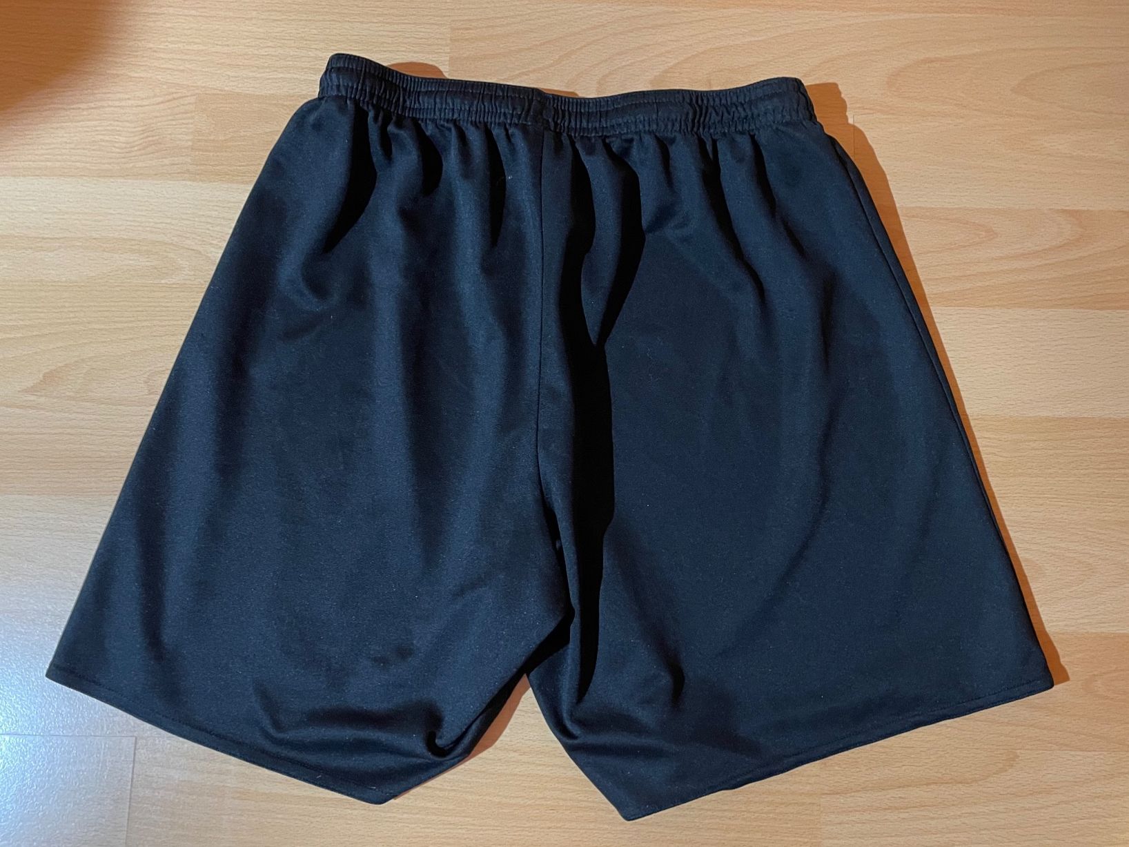 Adidas Pantaloni: Short Adidas – Usato da Chamoson venduto da daleva0204 2