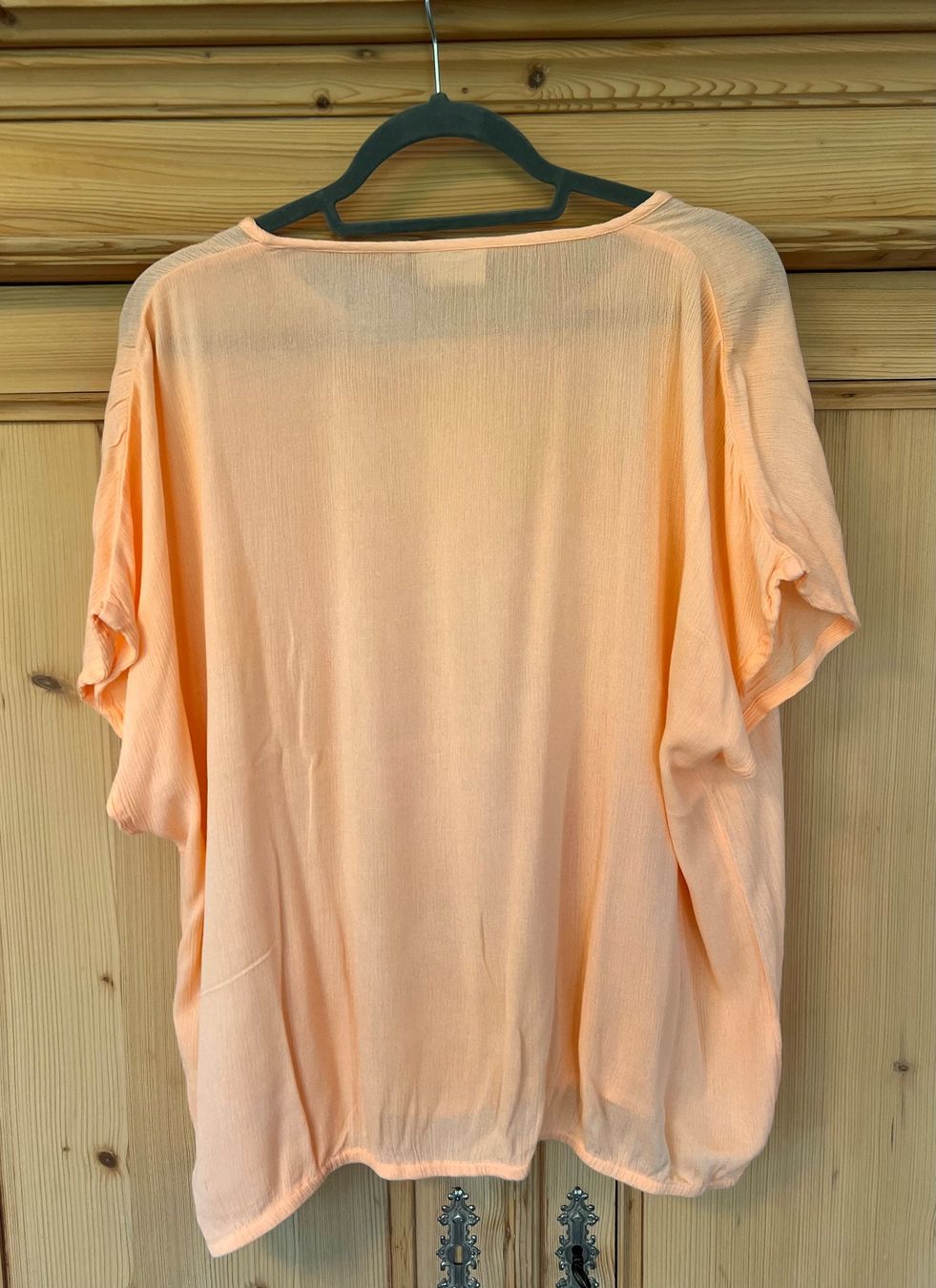 Blusen: Hübsche Bluse Farbe peach / Grösse 46 – Gebraucht aus Birmensdorf ZH von Zielasco 2