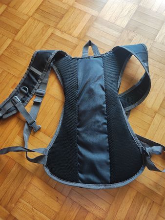 Trinkrucksack grau, neuwertiger Zustand