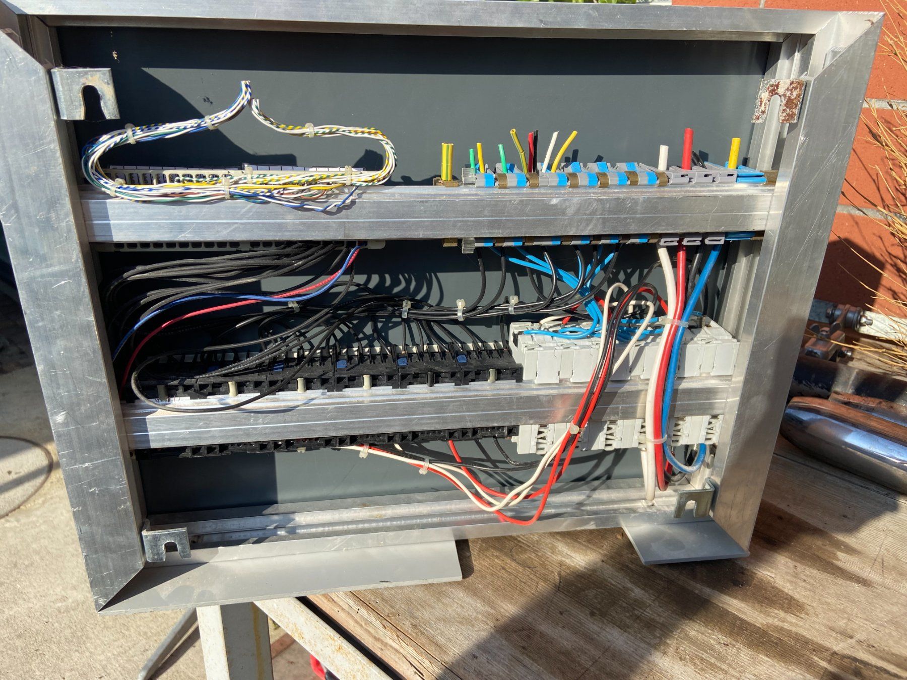 Alimentazione elettrica: Elektroverteiler mit Inhalt – Usato da Uetendorf venduto da trabit 2