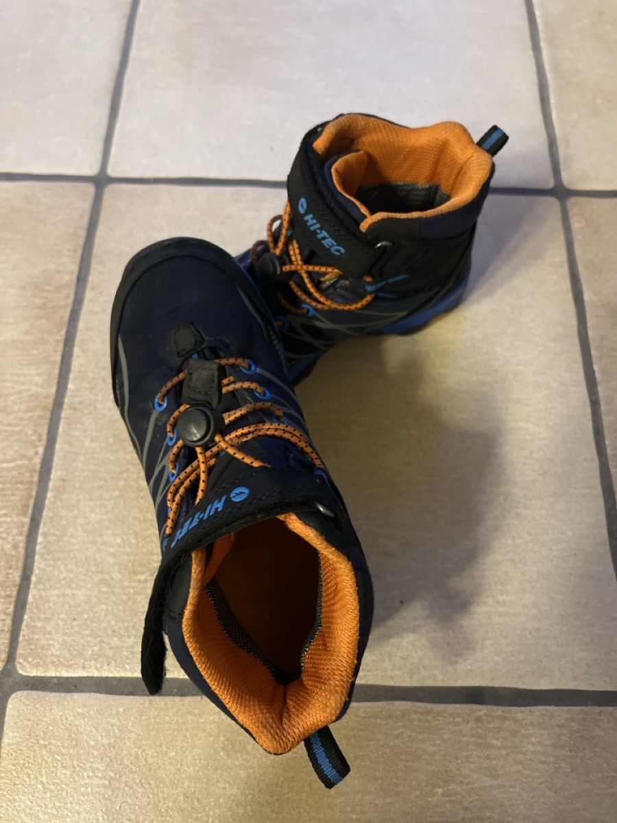 Hi-Tec Scarpe per ragazzi: Kinder Hiking shoes 33 – Usato da Bachenbülach venduto da Dana_Ondrasik 1