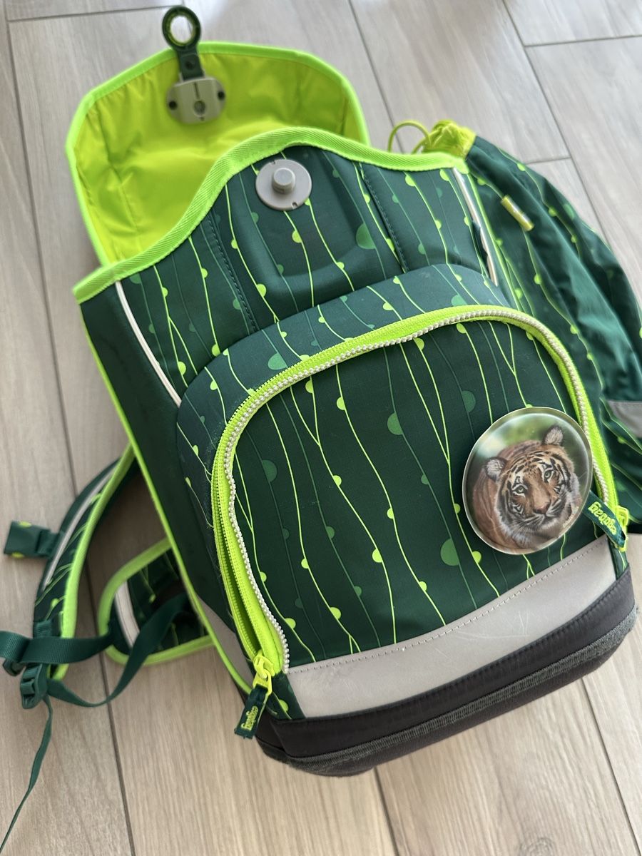 Ergobag Sacs & sacs à dos: Ergobag backpack green jungle print with gym bag – D'occasion à Horgen par atkaja 2