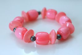 ARMBAND aus Perlen in Koralle  Neu & Ovp!