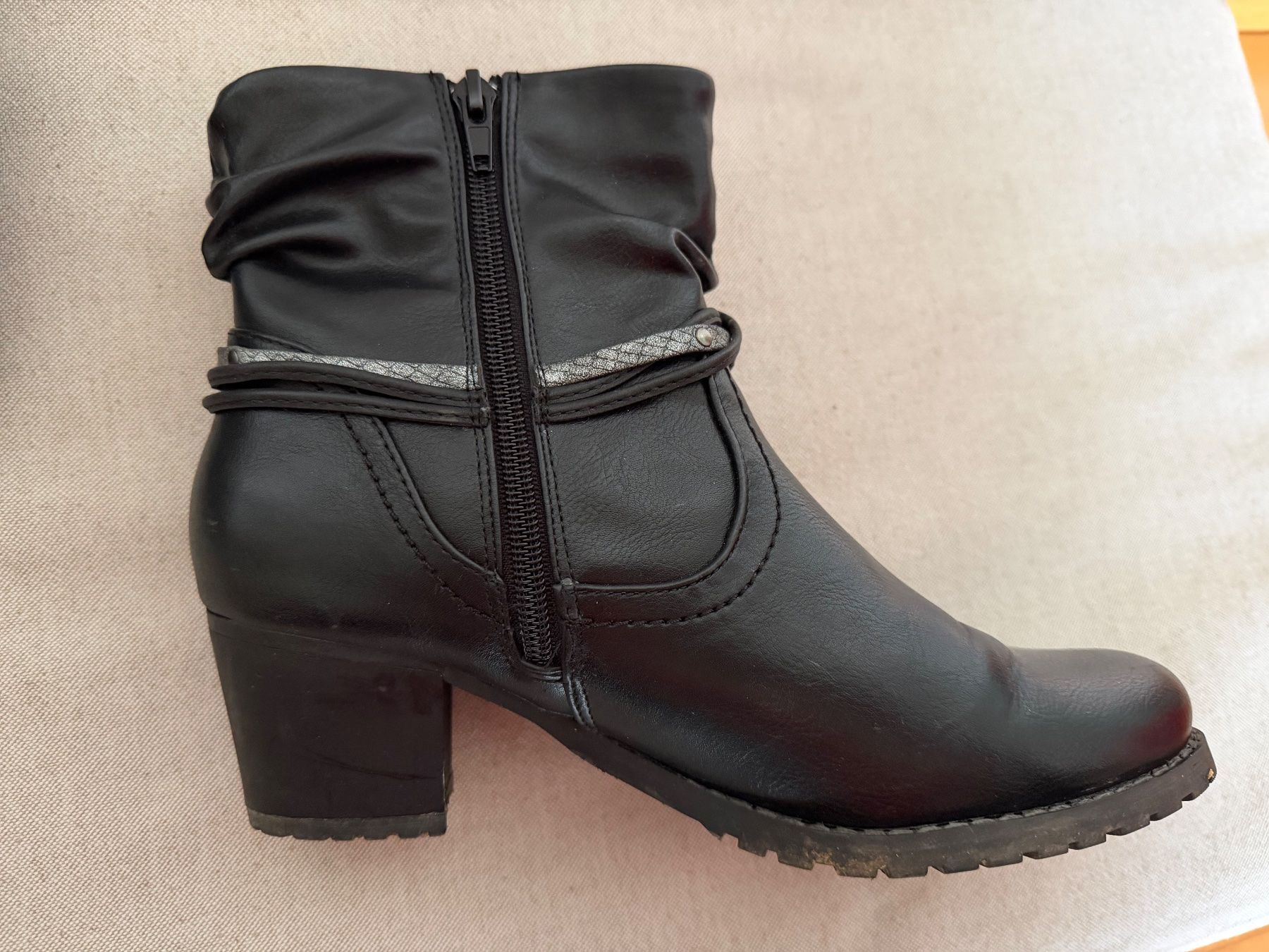 Scarpe da donna: Pesaro Stiefeletten Gr. 38 – Usato da Schwerzenbach venduto da cygnuss 3