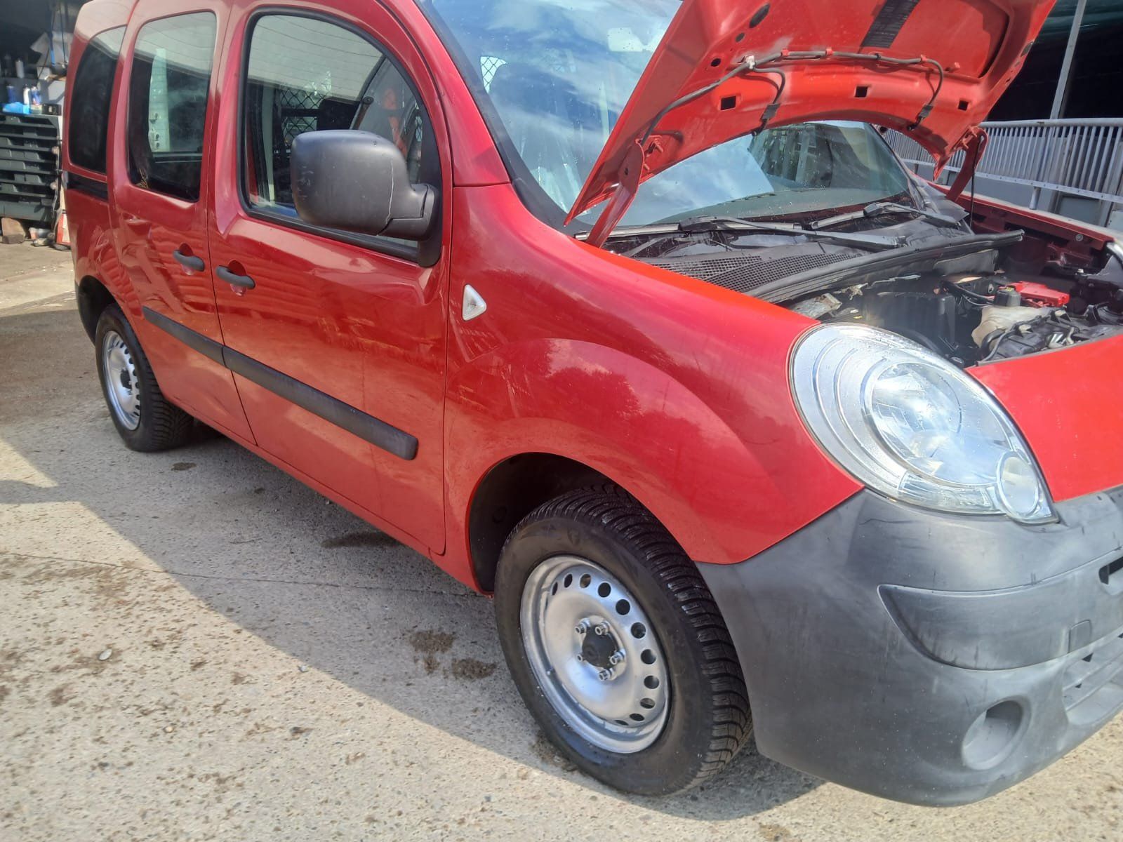 Renault Veicoli commerciali: Renault Kangoo Rot mit MFK – Usato da Wolhusen venduto da mar_bh52