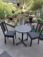 Tisch und 2 Stühle neu