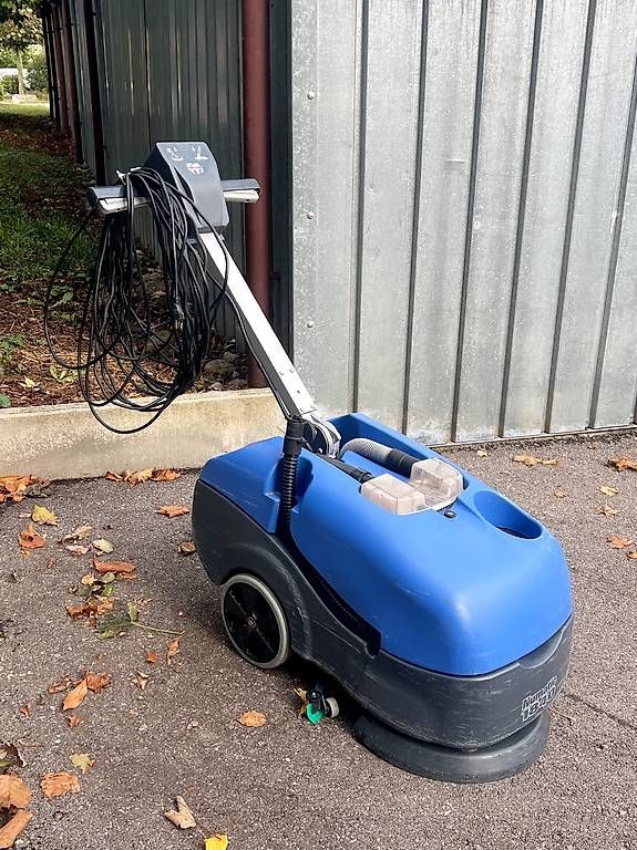 Toutes les machines: Numatic 1840 ( taski wetrok cleanfix numatic nilfisk) – D'occasion à Birr par Numer-01