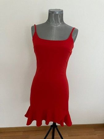 Robe rouge moulante à volants, parfaite pour l'été T M