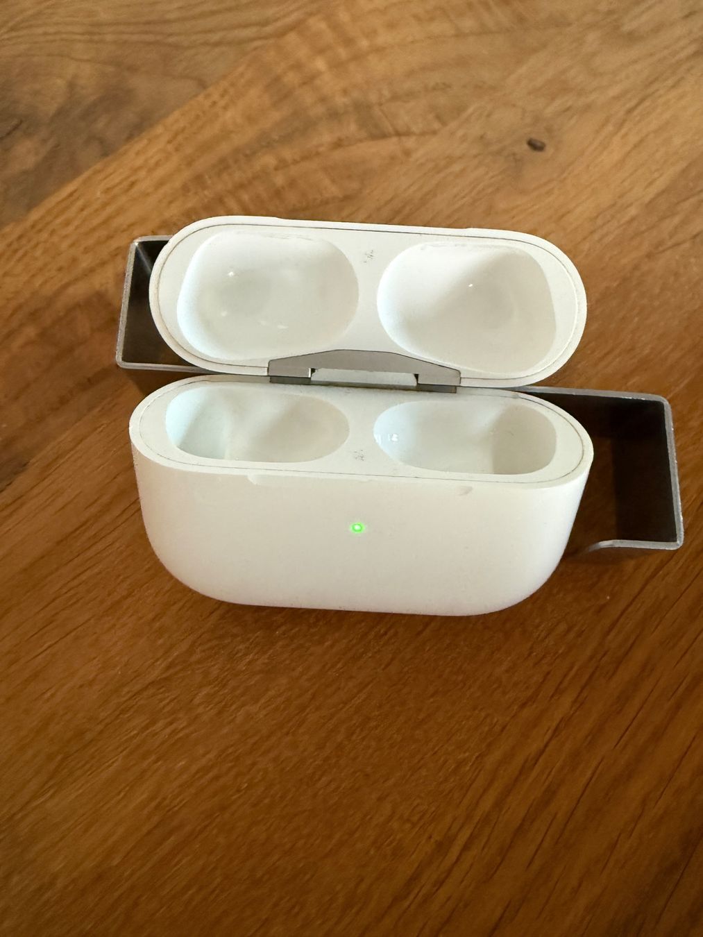 Apple Kopfhörer: APPLE AirPods Pro 1 Charging Case – Gebraucht aus Lausanne von Nine1982