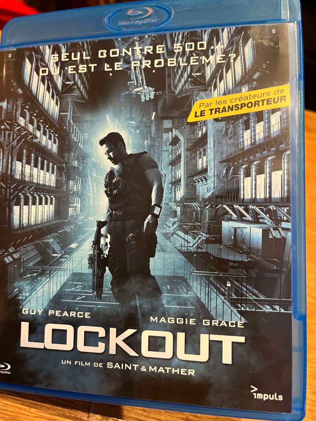 Tutti i DVDs: Lock Out (2012, Guy Pearce, Blu-ray) – Usato da Vevey venduto da zecollector