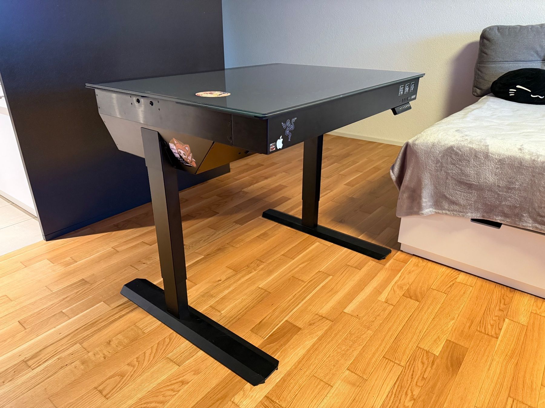 Lian Li Custodie: Lian Li DK04 PC Gaming Desk/Case, Adjustable Height – Usato da Biel/Bienne venduto da aca_2jjg