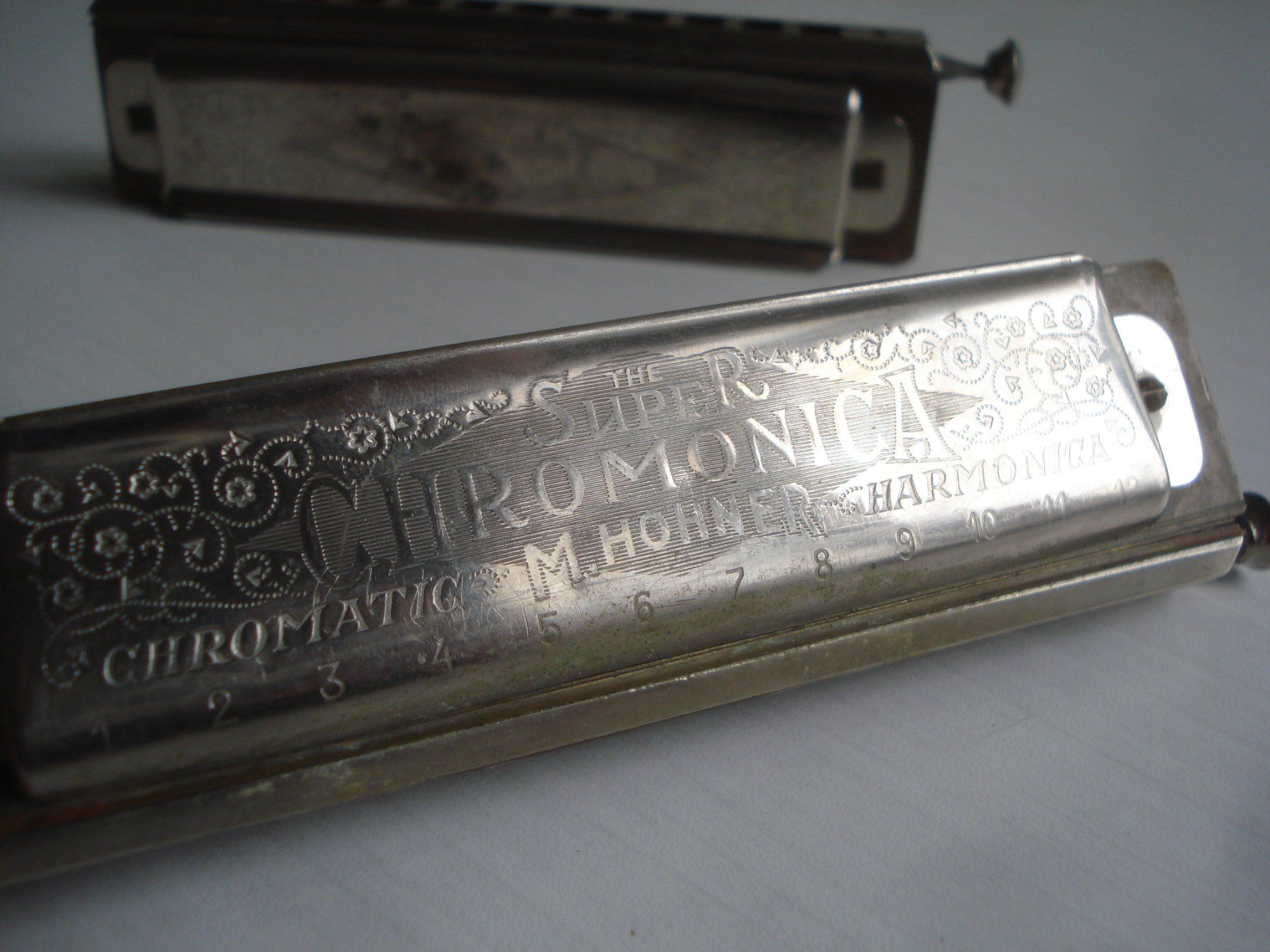 Hohner Strumenti musicali: Uralte Hohner Super Chromonicas - Chromatic Harmonicas – Usato da Urdorf venduto da Tinplate01 7