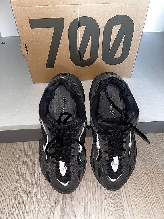 Scarpe da uomo: YEEZY BOOST 700 – Usato da Mendrisio venduto da yus_gtq7 2
