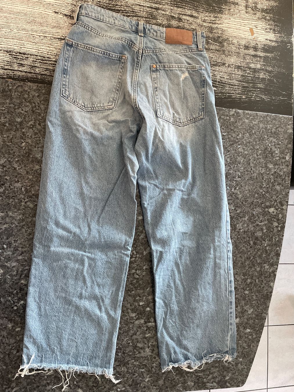 H&M Pantaloni: Jeans H&M EUR 40 – Usato da Schlossrued venduto da Julio25 1