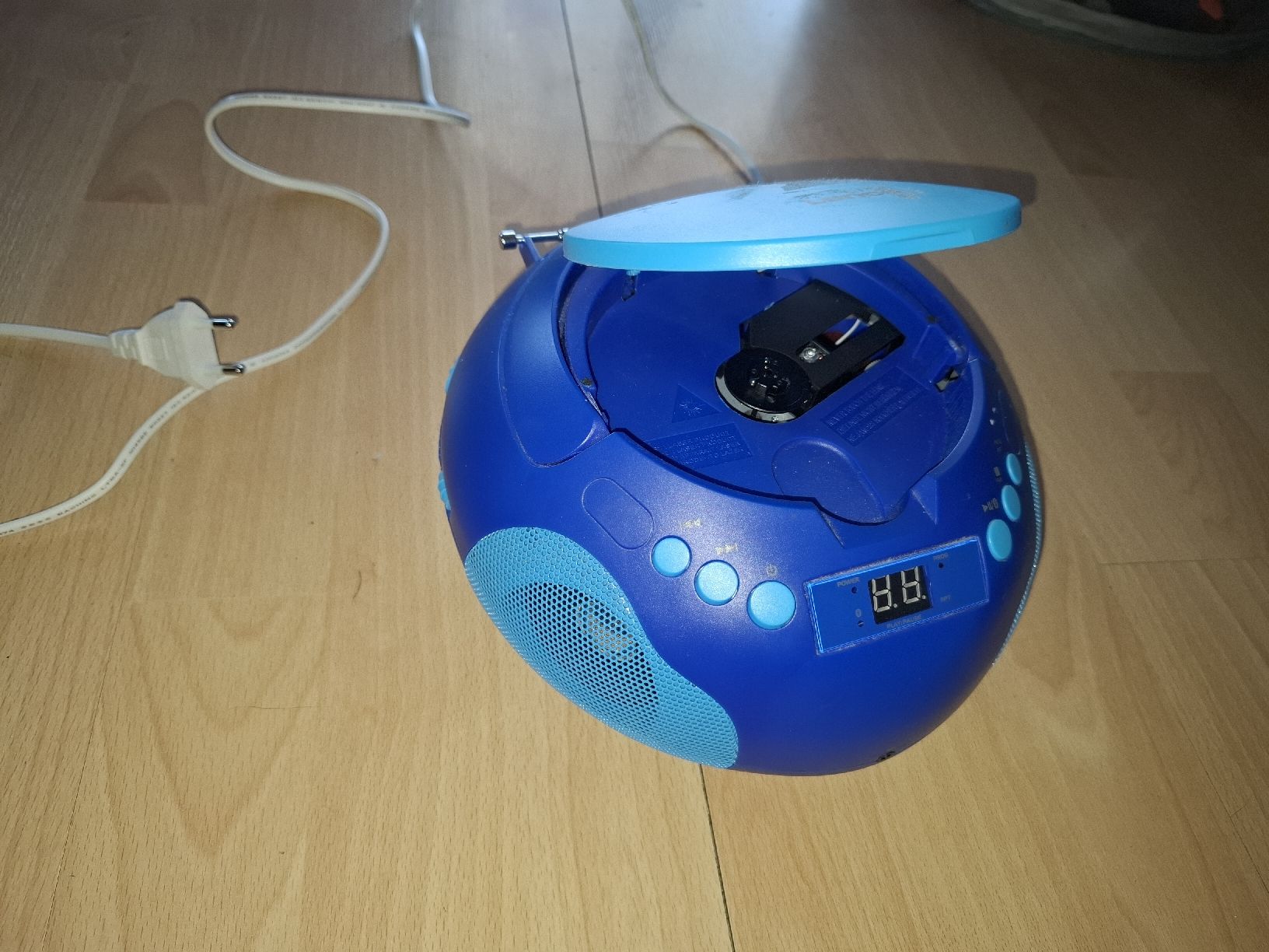 Lenco Radios: CD-Player Radio Lenox blue gebraucht – Gebraucht aus Wil ZH von makler03 1