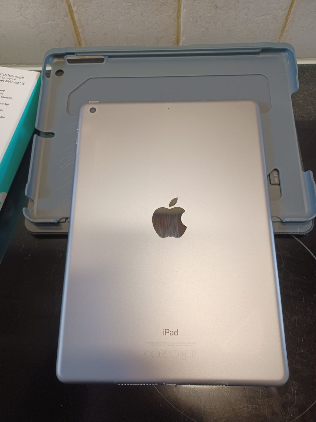 Apple Tablet PC: ipad 5 A1822 avec clavier slim folio logitech – Usato da Servion venduto da josephine22 6