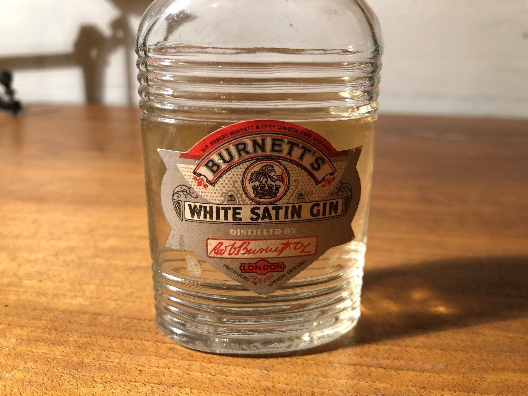 Bevande alcoliche: Burnett's White Satin Gin Miniatur Antik – Usato da Basel venduto da Cambes 3