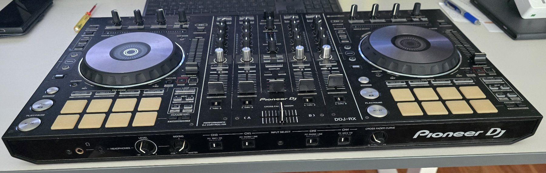 Pioneer Platines de mixage: DJ Controller Pioneer DDJ-RX – Défectueux à Aeschau par Pomme0 4