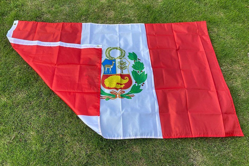 Bandiere: 3x Flagge von Peru - Drapeau du Pérou – Nuovo (secondo la descrizione) da Bussigny venduto da NATURALO 1