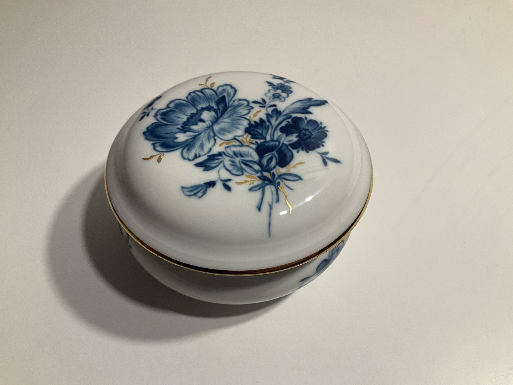 Zuccheriere: Deckeldose von Meissen – Usato da Basel venduto da EllaNora
