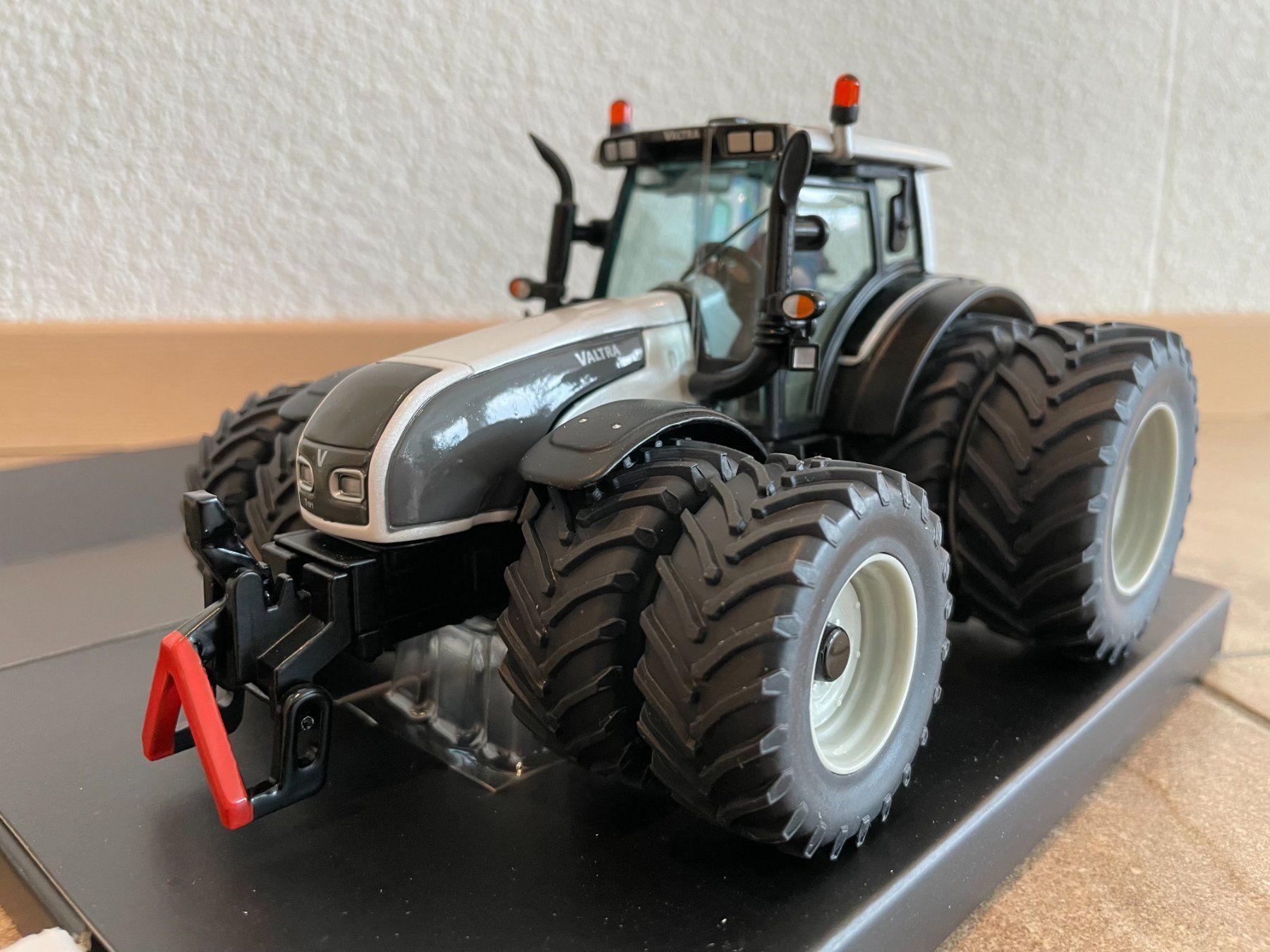 Valtra Trattori: SIKU Valtra T191 – Nuovo e nell'imballaggio originale da Kreuzlingen venduto da Stefan1150