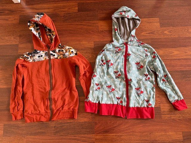 Lotti & Set di vestiti: Kapuzen-Jäggli Set, Grösse 134/140 – Usato da Endingen venduto da wubi 1