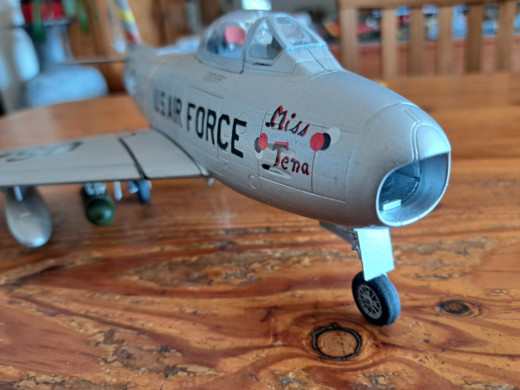 Kit di modellismo & Modellini statici: F-86  Sabre USAF Miss Tena 1/32 – Usato da Düdingen venduto da ananda1709 3
