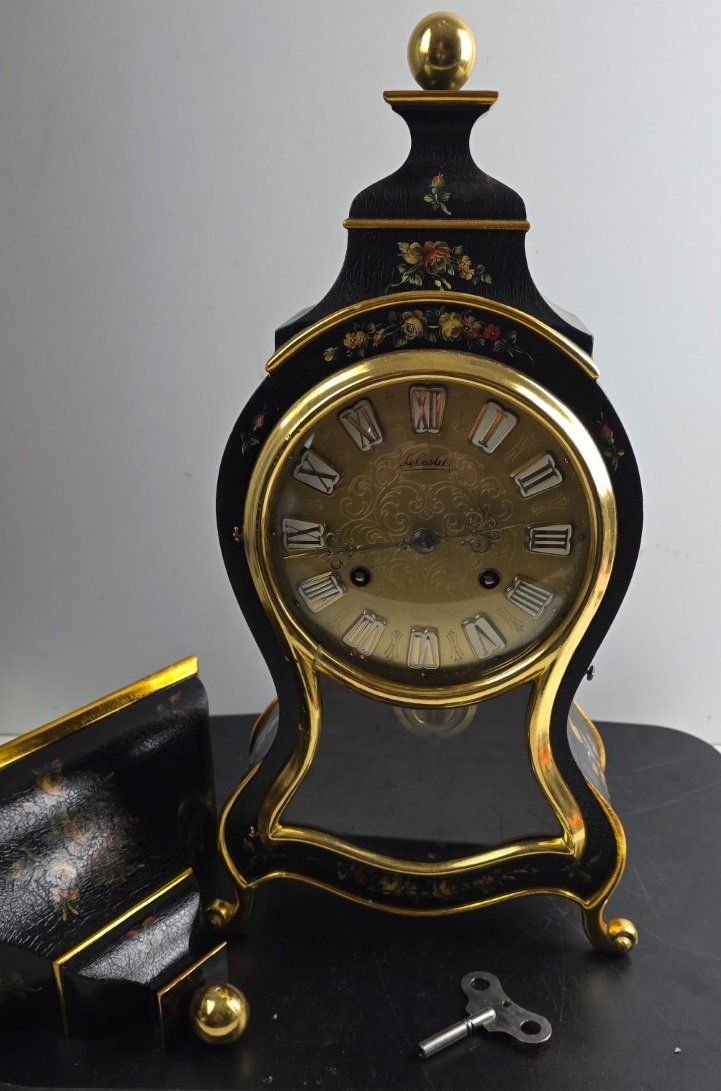 Orologi da terra & Orologi da parete: Le Castel Pendule Tischuhr – Handbemalt – Usato da Flums venduto da Flumsantik