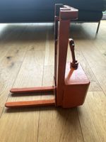 Robuster Gabelstapler / Hubwagen Modell, Orange, Metal