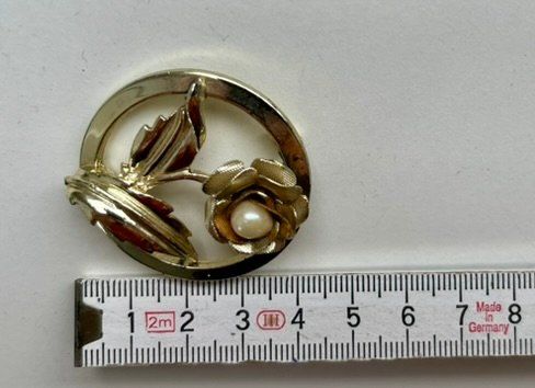 Broschen & Nadeln: Vintage-Brosche goldfarben mit Rose und Perle – Gebraucht aus Wädenswil von Aniares2 2