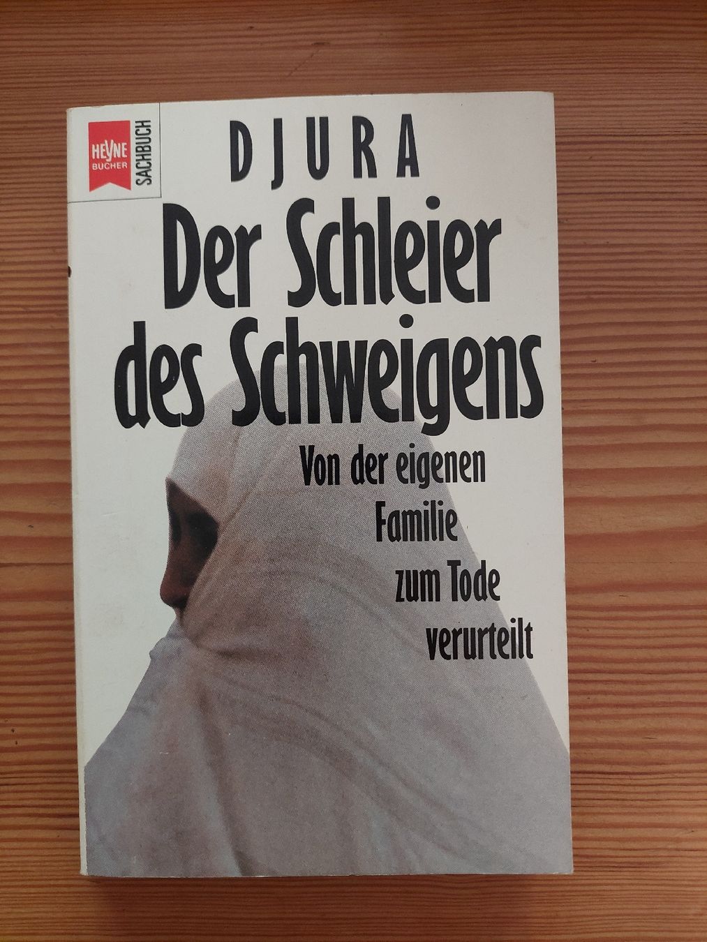 Livres: Buch Der Schleier des Schweigens – D'occasion à Brunnadern par Oheshh